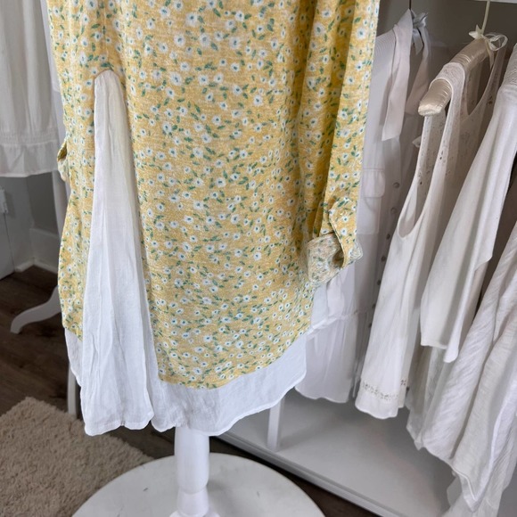Bobeau size medium yellow ditsy print floral top, faux layers. Lightweight #1397 - Picture 6 of 9